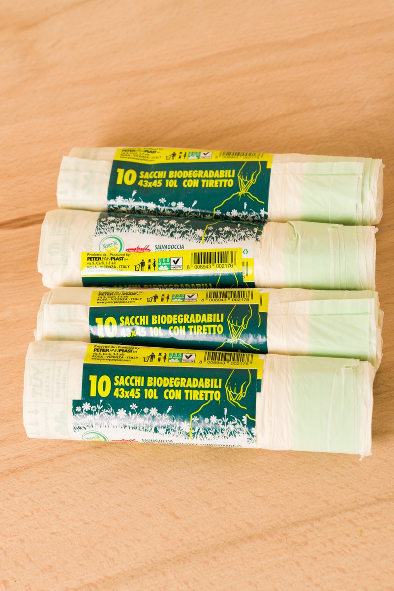 Composteerbare biologisch afbreekbare afvalzak 10 Liter met trekband. Pakket van 4 rollen = 40 zakken.